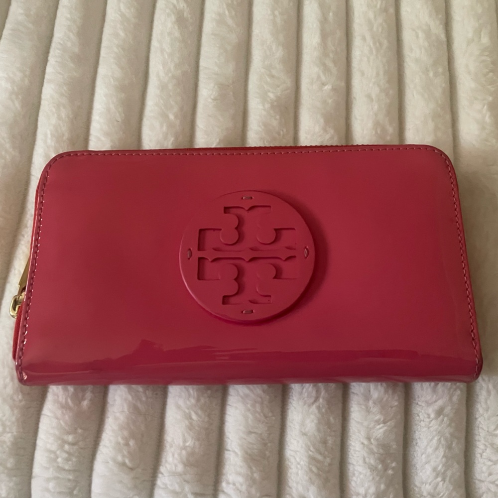 Tory Burch patent wallet, pink